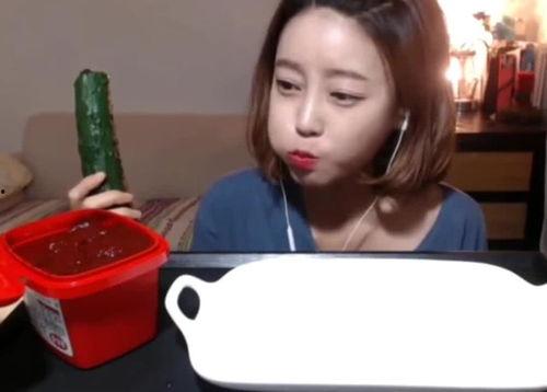 娱乐吃瓜酱美女在线观看,美女在线观看,揭秘娱乐圈幕后故事